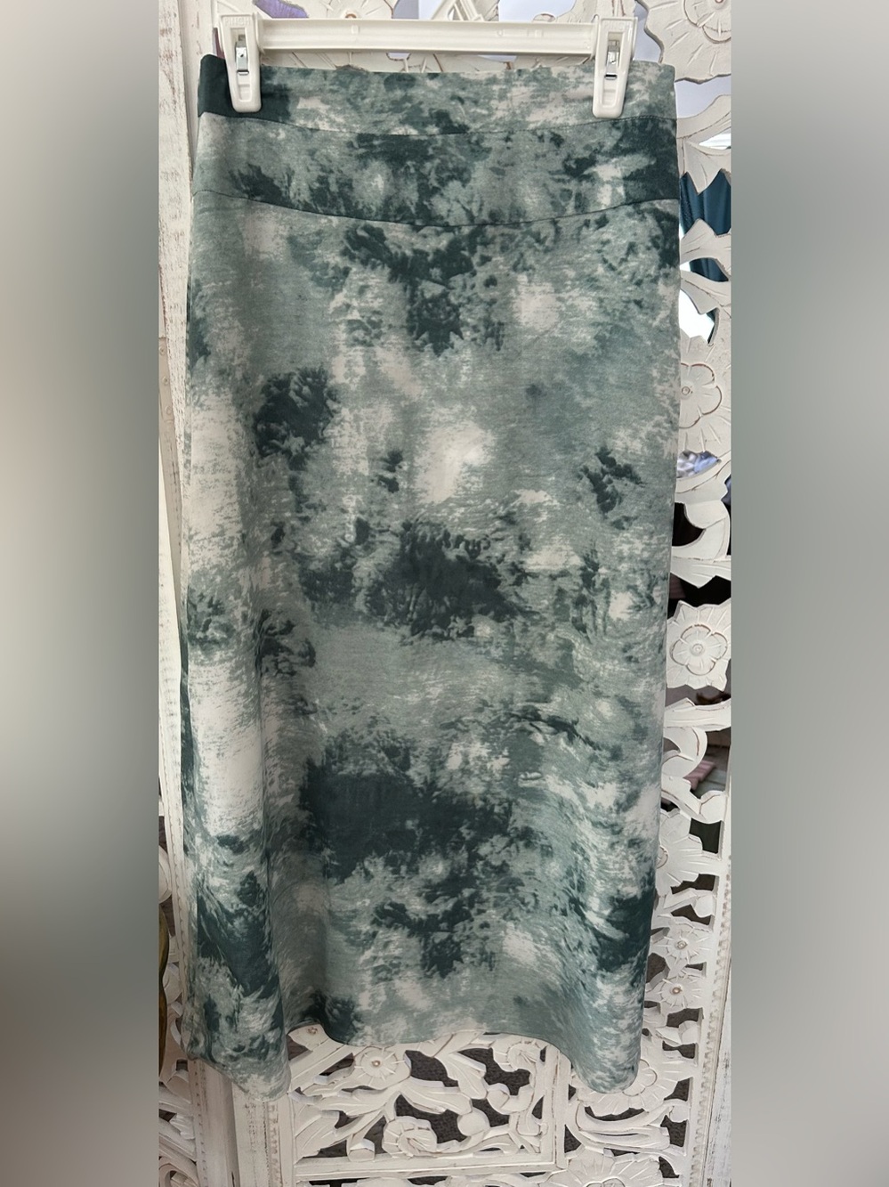 Women's Tie-Dye Midi Skirt in Teal and White